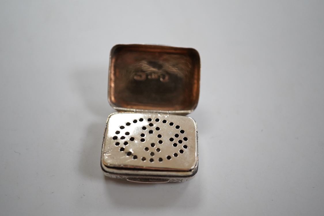 A George III silver vinaigrette, modelled as a satchel, John Linnet, Birmingham, 1816, 24mm.